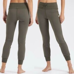 Vuori Oregano Daily Jogger - might actually be more gray than green.